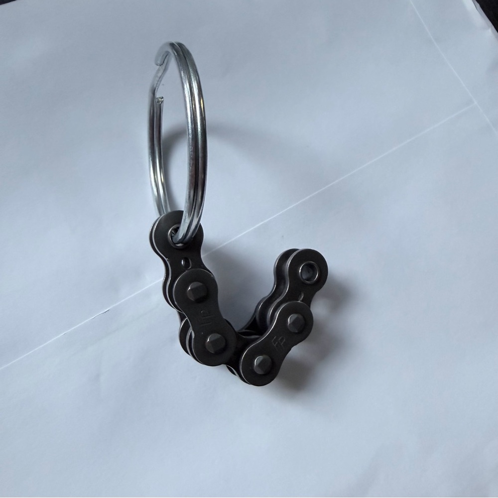 Motorcycle chain key ring - Picture 3 of 4